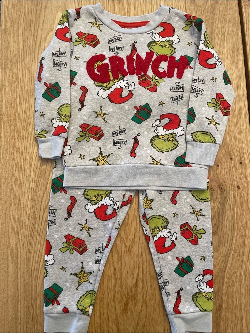 The Grinch Kids' Gray Holiday Matching Pajama Set - 2-Piece
